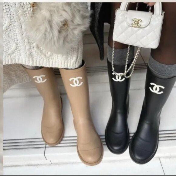 Authentic CHANEL Rain Boots EU 39 Dark Beige CC Logo - Pre-loved - Picture 2 of 8